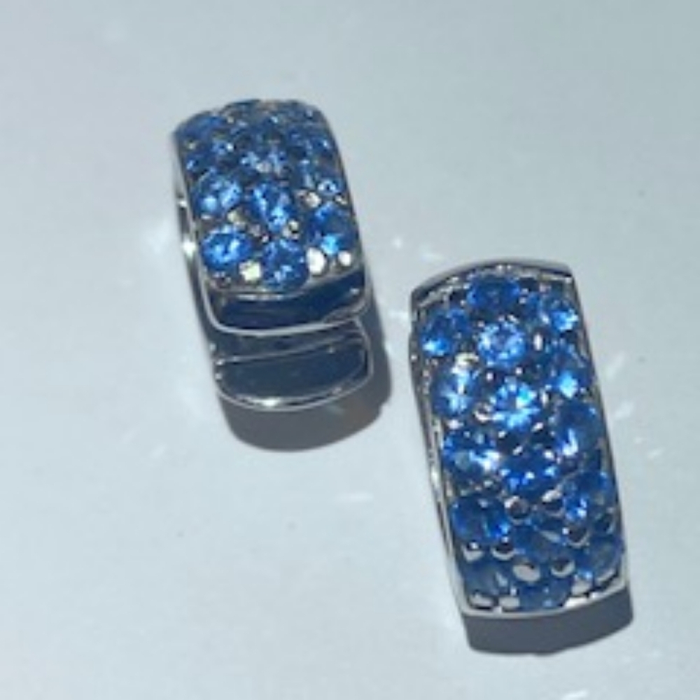 18k white gold earrings with blue topaz